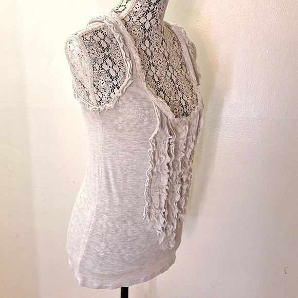 🌸Women's Ruffle Tank - Picture 4 of 5